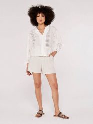 Apricot Bluzka w kolorze białym rozmiar: XS. Białe bluzki damskie Apricot, xs, bez wzorów, z bawełny, bez kołnierzyka, bez ramiączek. Za 86.99 zł.