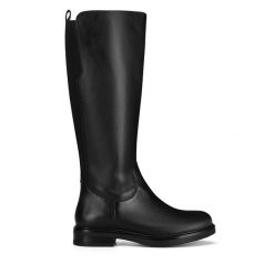 Kozaki Lasocki. Czarne kozaki damskie Lasocki, bez obcasa, na płaskiej podeszwie, bez zapięcia. Za 379.99 zł.