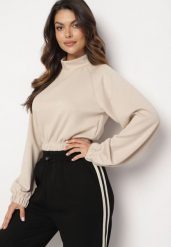 Beżowa Bluza o Krótkim Fasonie ze Stójką Benatha. Brązowe bluzy damskie Born2be, l, bez wzorów, bez kaptura. Za 109.99 zł.