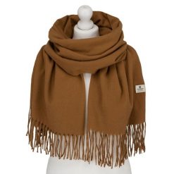 Duży, jasnobrązowy szal damski ozdobiony frędzlami - Peterson. Brązowe szaliki damskie Peterson, na jesień, bez wzorów. Za 54.99 zł.