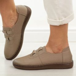 Khaki skórzane półbuty damskie Potocki 15315. Brązowe półbuty damskie POTOCKI, na jesień, bez wzorów, z jeansu, z okrągłym noskiem, bez obcasa, na płaskiej podeszwie, bez zapięcia. Za 219.00 zł.