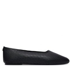 Baleriny Calvin Klein. Czarne balerinki damskie Calvin Klein, bez wzorów. Za 449.99 zł.