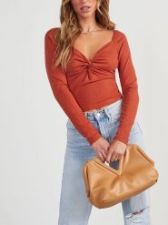 Milan Kiss Koszulka w kolorze czerwonobrązowym rozmiar: L. Brązowe bluzki damskie Milan Kiss, l, bez wzorów, ze splotem, bez kołnierzyka, bez ramiączek. Za 113.36 zł.