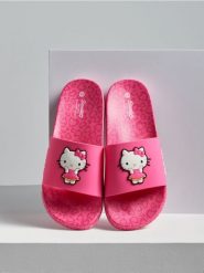 Klapki Hello Kitty - różowy. Czerwone klapki damskie Sinsay, bez wzorów, bez obcasa, bez zapięcia. Za 35.99 zł.