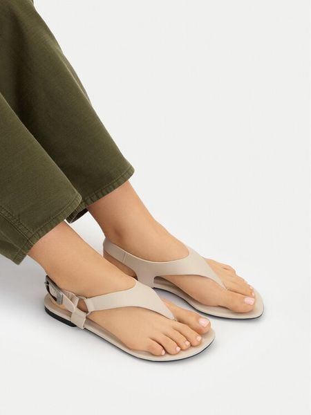 G-Star Raw Sandały EO-ELLIS-01 Kremowy. Białe sandały damskie G-Star, bez wzorów, ze skóry, bez obcasa, na płaskiej podeszwie, bez zapięcia. Za 156.99 zł.