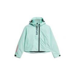 Kurtka przeciwdeszczowa z kapturem damska z wyszywaniem Superdry SD. Niebieskie kurtki damskie Superdry, xs, bez wzorów, z materiału, z kapturem. Za 359.75 zł.