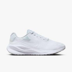 Tenisówki Nike Model Revolution 7 Kolor Biały. Białe obuwie sportowe damskie Nike, z materiału, bez zapięcia, do biegania. Za 447.00 zł.