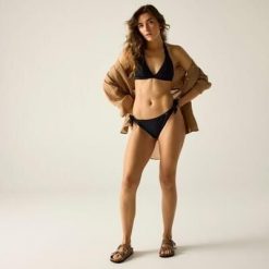 Damskie majtki bikini Elana. Czarne bikini Regatta, bez wzorów, z elastanu. Za 145.00 zł.