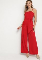 Czerwony Kombinezon Ozdobiony Paskiem z Szerokimi Nogawkami Deolise. Czerwone sukienki damskie Born2be, bez wzorów, eleganckie, bez ramiączek. Za 119.99 zł.