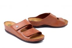 DR. BRINKMANN 700777-21 cognac, klapki damskie. Brązowe klapki damskie Dr. Brinkmann, bez wzorów, ze skóry, bez obcasa, bez zapięcia. Za 195.42 zł.