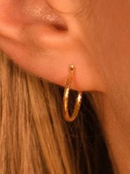 L instant d Or Złote kolczyki-kreole "Nina" rozmiar: onesize. Żółte kolczyki damskie L instant d Or, złote. Za 404.99 zł.