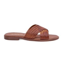 Skórzane Damskie Klapki Lewski Shoes 3682 Camel brązowe. Brązowe klapki damskie bez wzorów, ze skóry, bez obcasa, na płaskiej podeszwie, bez zapięcia. Za 397.52 zł.