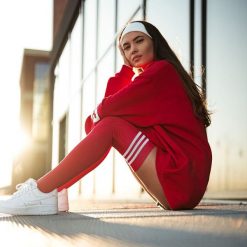 Czerwone zakolanówki ze ściagaczem 216 paski. Czerwone pończochy i pasy Milena, bez wzorów, z bawełny. Za 25.00 zł.