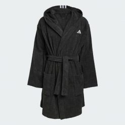 Szlafrok z kapturem. Czarne szlafroki damskie Adidas, bez wzorów, z kapturem. Za 399.00 zł.