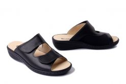 DR. BRINKMANN 700731-01 schwarz, klapki damskie. Czarne klapki damskie Dr. Brinkmann, bez wzorów, ze skóry, bez obcasa, bez zapięcia. Za 244.93 zł.
