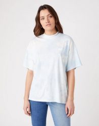 DAMSKI T-SHIRT WRANGLER HIGH NECK GIRLFRIEND BLUE TIE DYE W7Q9-GH-B27 112132090. Niebieskie t-shirty damskie Wrangler, s, bez wzorów, bez kołnierzyka. Za 69.99 zł.