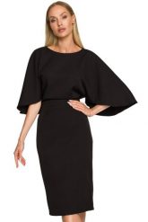 Sukienka elegancka ołówkowa z szerokimi rękawami czarna z pelerynką. Czarne sukienki damskie Sukienki.shop, bez wzorów, eleganckie, bez ramiączek. Za 309.00 zł.