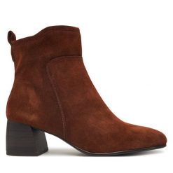 Botki Tamaris. Brązowe botki damskie Tamaris, bez obcasa, na słupku, bez zapięcia. Za 289.99 zł.