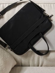 Torba na laptopa - czarny. Czarne torby na laptopa Sinsay, bez wzorów. Za 29.99 zł.