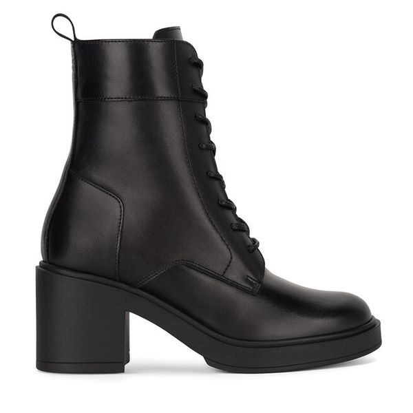 Trzewiki GINO ROSSI. Czarne botki damskie Gino Rossi, bez obcasa, na słupku, bez zapięcia. Za 349.99 zł.