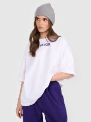 4F T-shirt loose z nadrukiem damski - biały L. Białe koszulki sportowe damskie 4F, l, bez wzorów, z materiału, bez ramiączek, snowboardowy. Za 79.99 zł.