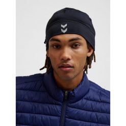 Czapka Hummel Performance. Czarne czapki damskie Hummel, bez wzorów, z materiału. Za 47.99 zł.