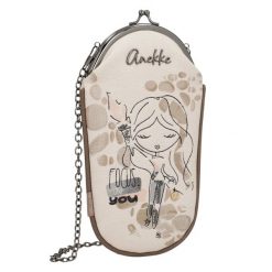 Etui na okulary damskie Anekke, z dekoracyjnym nadrukiem i metalowym logo zamykane na zatrzask z ozdobnym łańcuszkiem łączy praktyczność z oryginalny. Torebki klasyczne damskie Anekke, na ramię, z nadrukiem, bez dodatków. Za 129.00 zł.