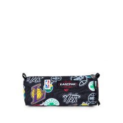 Zestaw Eastpak Benchmark Single. Czarne kosmetyczki damskie Eastpak, bez wzorów. Za 132.50 zł.