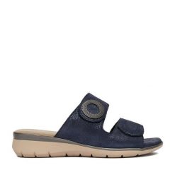 Klapki Go Soft. Niebieskie klapki damskie GO SOFT, bez wzorów, bez obcasa, bez zapięcia. Za 169.99 zł.