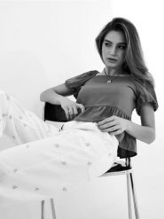 Jeansy wide leg z haftem - biały. Białe jeansy damskie Sinsay. Za 79.99 zł.