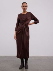 BGN Sukienka w kolorze brązowym rozmiar: 38. Brązowe sukienki damskie BGN, bez wzorów, bez ramiączek. Za 152.99 zł.