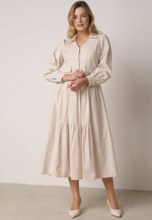 Beżowa Bawełniano-Wiskozowa Sukienka Koszulowa z Imitacją Kieszeni Biriala. Brązowe sukienki damskie Born2be, bez wzorów, z bawełny, eleganckie, bez ramiączek. Za 149.99 zł.