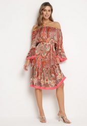 Czerwona Sukienka Hiszpanka Ozdobiona Frędzlami o Rozkloszowanym Fasonie w Print Paisley Allnight. Czerwone sukienki damskie Born2be, bez wzorów, eleganckie, bez ramiączek. Za 99.99 zł.