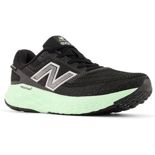 Buty do biegania damskie New Balance WEVOZGP4BLA. Czarne obuwie sportowe damskie New Balance, bez zapięcia, do biegania. Za 869.99 zł.