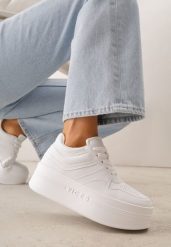 Białe Sneakersy VICES na Platformie Ozdobione Perforacją i Napisem Ceznella. Białe obuwie sportowe damskie Renee, z dresówki, bez zapięcia. Za 69.99 zł.