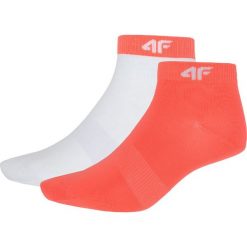 Skarpetki damskie (2 pary) SOD004 - biały+koral neon. Białe skarpetki damskie 4F, z materiału. W wyprzedaży za 24.99 zł.