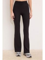 Trendyol Spodnie w kolorze czarnym rozmiar: XL. Czarne spodnie materiałowe damskie Trendyol, bez wzorów, z materiału. Za 73.99 zł.