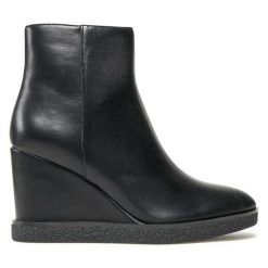 Botki Jenny Fairy. Czarne botki damskie Jenny Fairy, bez obcasa, na koturnie, bez zapięcia. Za 199.99 zł.