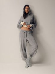 4F Bluza dresowa loose z kapturem damska - szara M. Szare bluzy damskie 4F, m, bez wzorów, z dresówki, z kapturem. Za 189.99 zł.