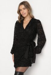 Czarna Kopertowa Sukienka z Tkaniny Plumeti Zenorava. Czarne sukienki damskie Born2be, z aplikacjami, z tkaniny, eleganckie, bez ramiączek. Za 159.99 zł.