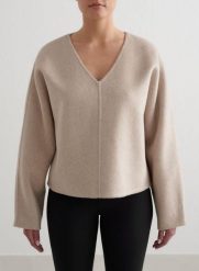 Damska bluza wełniana, dzianinowa, dekolt V, regularny krój ciemna glina. Brązowe bluzy damskie Aim'n, m, bez wzorów, z dzianiny, bez kaptura. Za 381.00 zł.