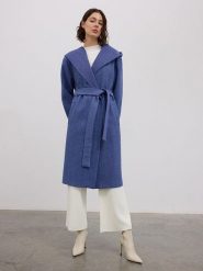 BGN Płaszcz przejściowy w kolorze niebieskim rozmiar: 40. Niebieskie płaszcze damskie BGN, bez wzorów, z tkaniny, bez kaptura. Za 297.26 zł.