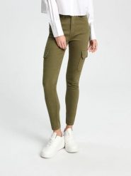 Jeansy mid waist - zielony. Zielone jeansy damskie Sinsay. Za 69.99 zł.