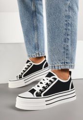 Czarne Trampki na Grubej Podeszwie Lurivanna. Czarne trampki damskie Renee, z aplikacjami, z jeansu, bez zapięcia. Za 74.99 zł.