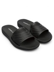 Camper Klapki w kolorze czarnym rozmiar: 37. Czarne klapki damskie Camper, bez wzorów, z otwartym noskiem, bez obcasa, bez zapięcia. Za 217.99 zł.