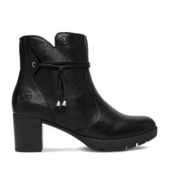 Botki Rieker. Czarne botki damskie Rieker, bez obcasa, na słupku, bez zapięcia. Za 359.99 zł.