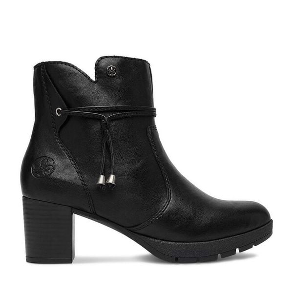 Botki Rieker. Czarne botki damskie Rieker, bez obcasa, na słupku, bez zapięcia. Za 359.99 zł.