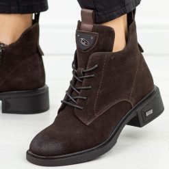 Coffee zamsz skórzane botki damskie Vinceza 133145. Brązowe botki damskie VINCEZA, na jesień, z dzianiny, eleganckie, z okrągłym noskiem, bez obcasa, na obcasie, bez zapięcia. Za 299.00 zł.
