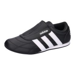 Kobiece trampki adidas Tekwen. Czarne trampki damskie Adidas, bez wzorów, z gumy, bez zapięcia. Za 205.99 zł.