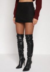 Czarne Spódnico-Szorty Zdobione Imitacją Kieszeni z Tyłu Sewrela. Czarne szorty damskie Born2be, z aplikacjami, z koronki. Za 79.99 zł.